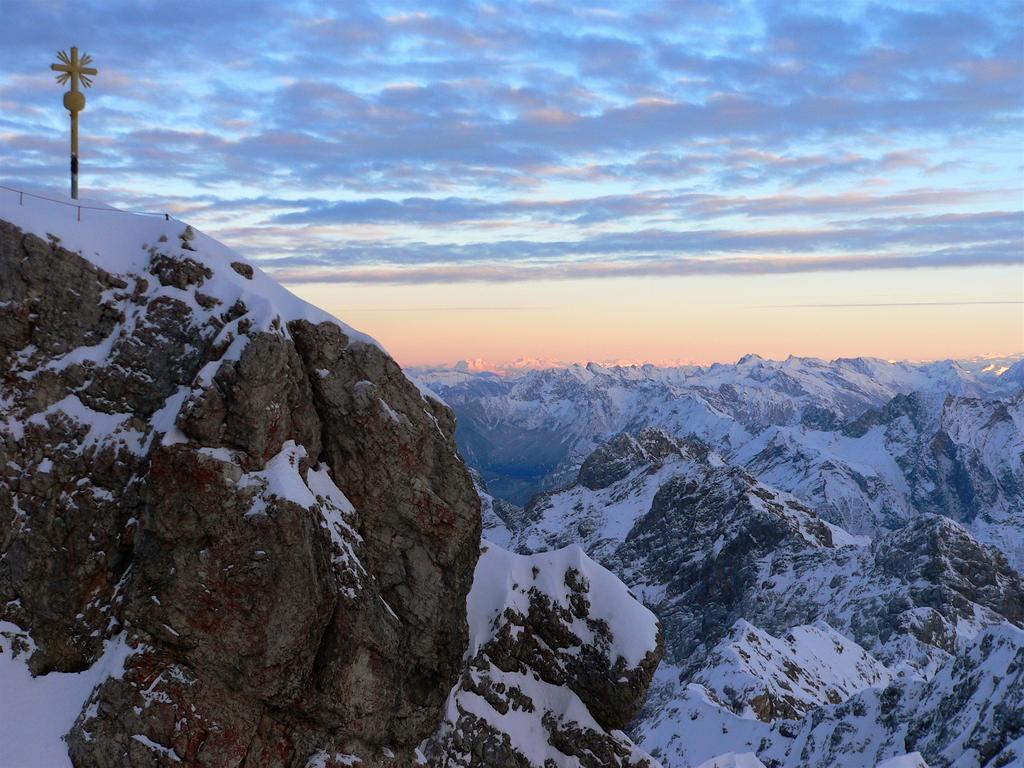 Ferienwohnungen Zugspitze Грайнау Экстерьер фото